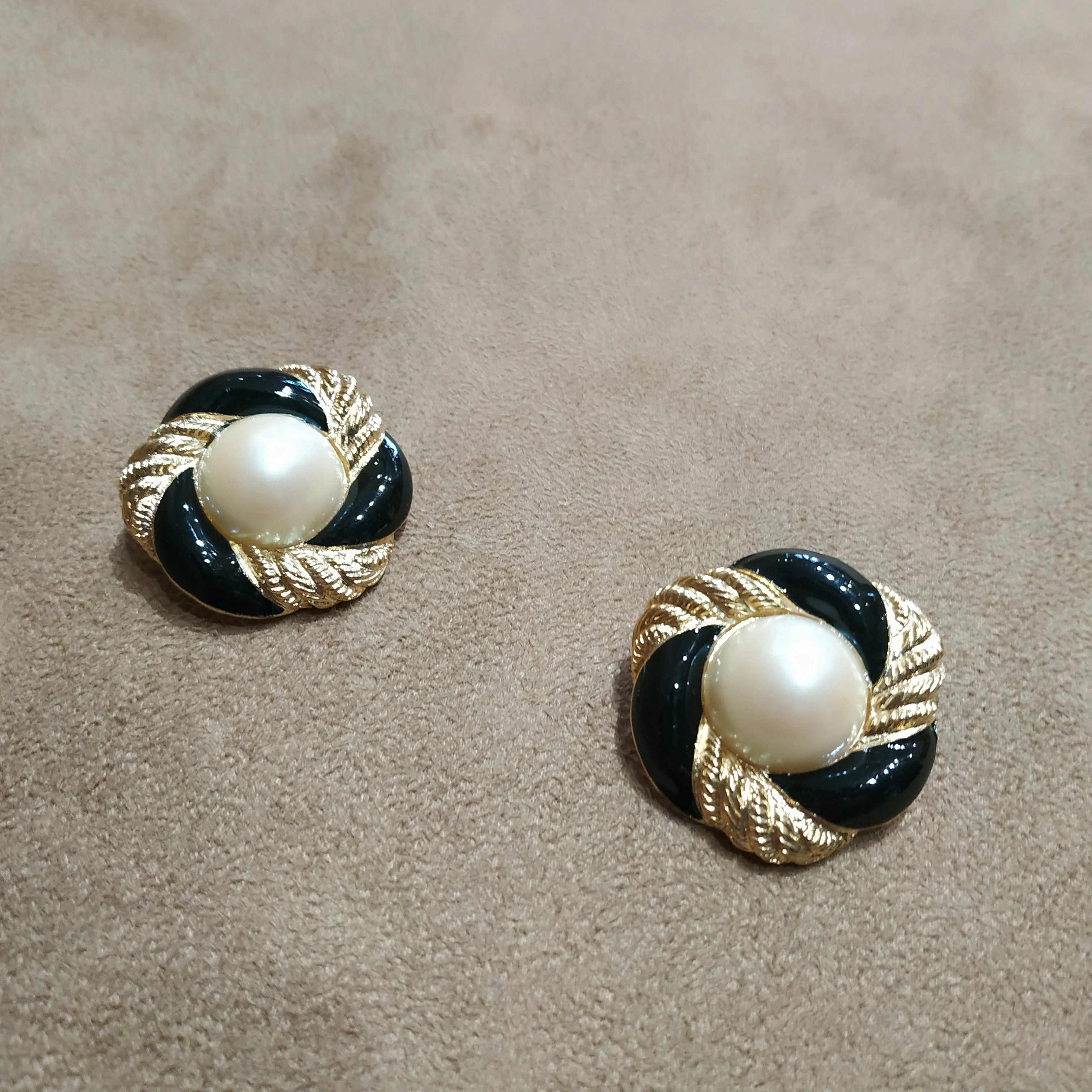 Vintage black enamel pearl Earrings