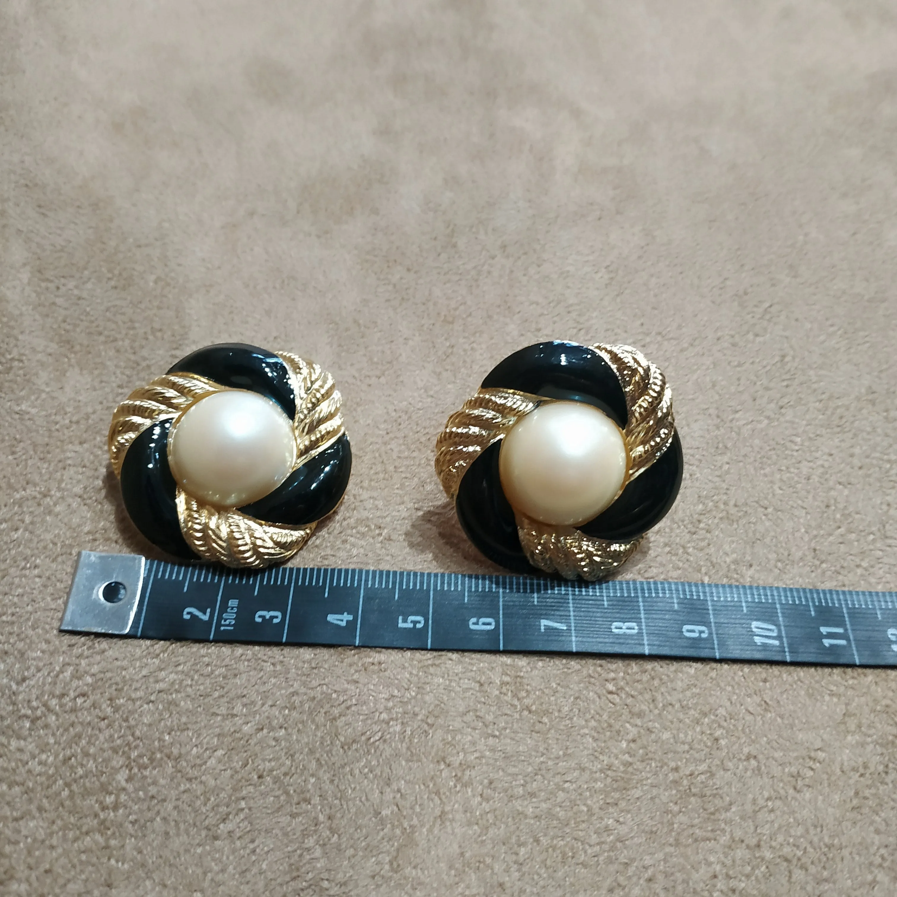 Vintage black enamel pearl Earrings